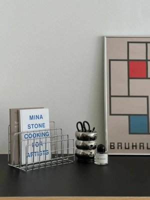 Металлическая стойка для книг